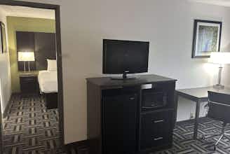 Hotel LQ by Wyndham Cincinnati North photo 4