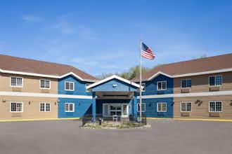 Hotel AmericInn Lake Mills photo 1