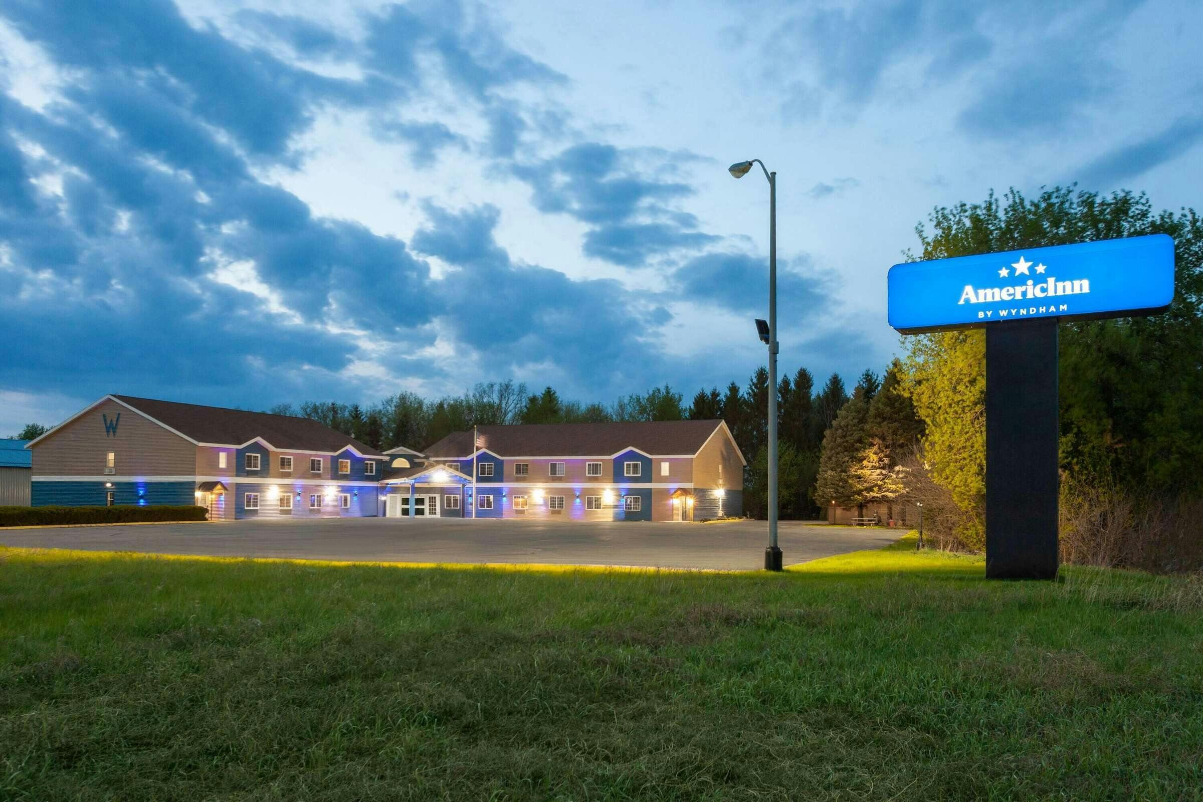 Hotel AmericInn Lake Mills photo 2