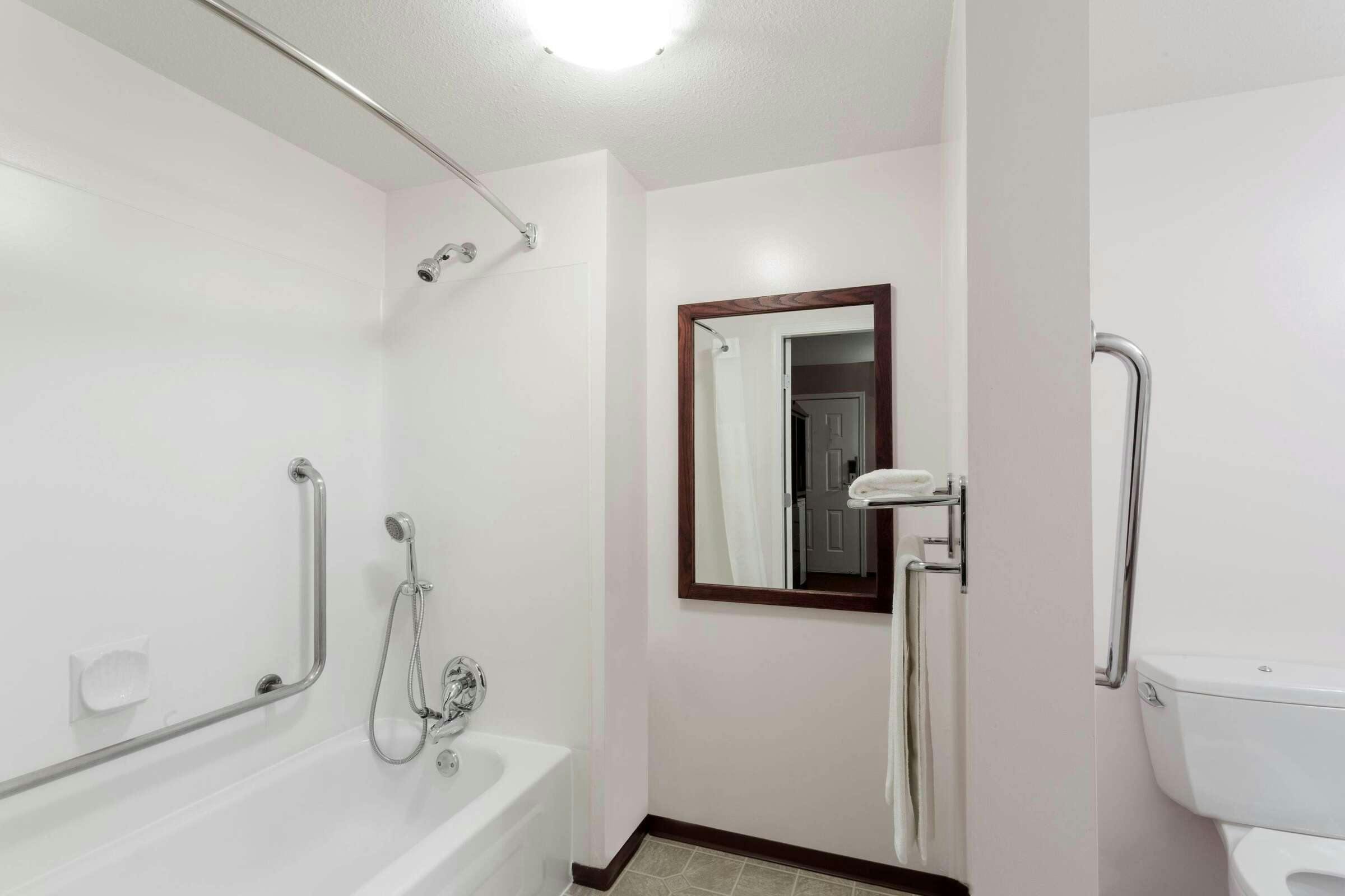 Hotel Super 8 Lake Country/Winfield photo 5