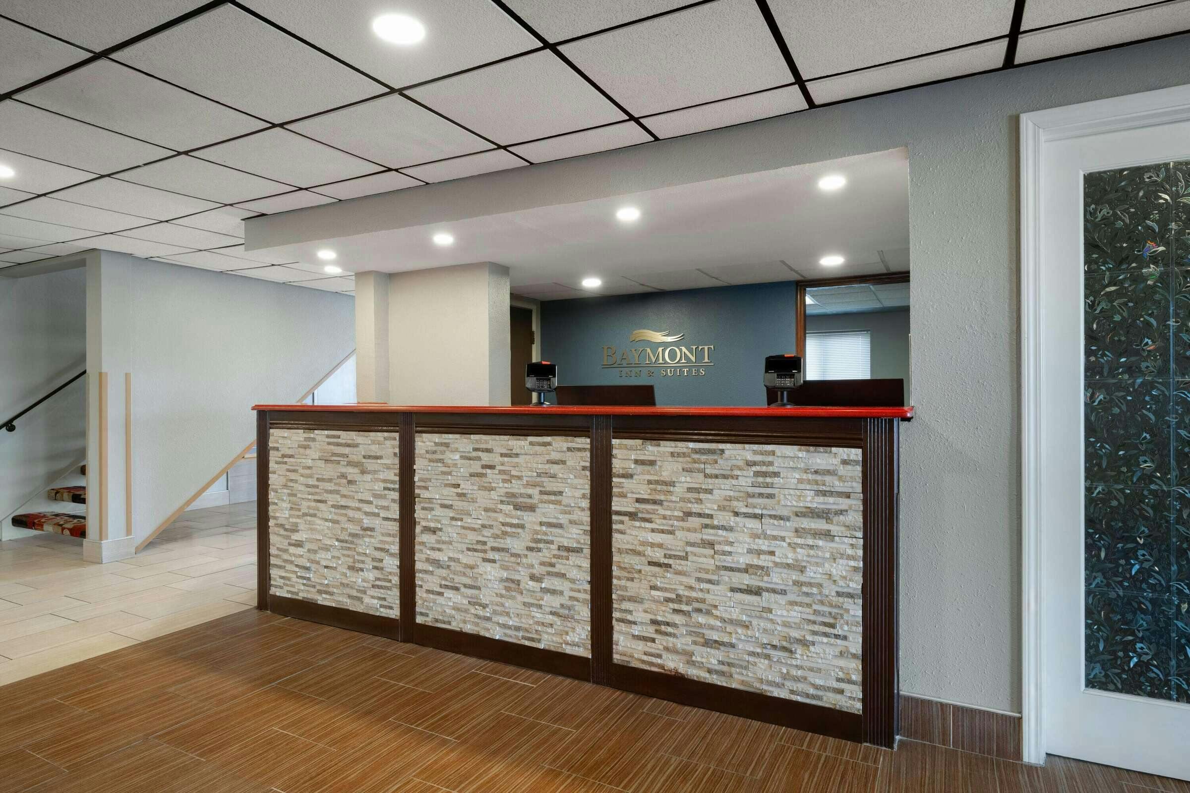 Hotel Baymont Waukesha photo 1