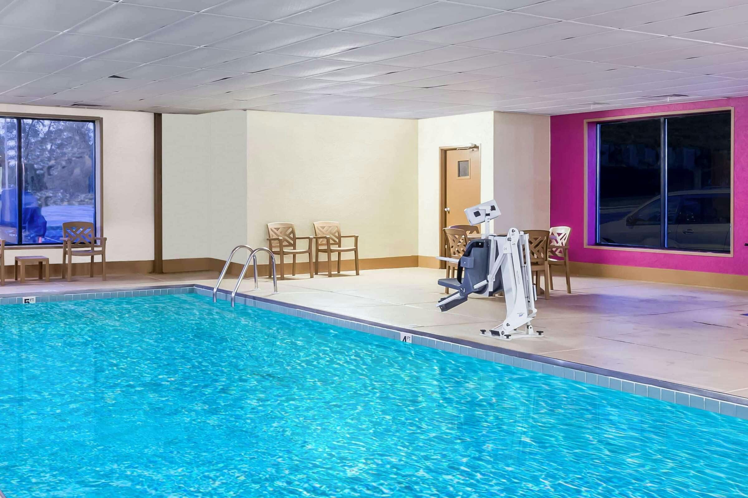 Hotel Baymont Waukesha photo 4