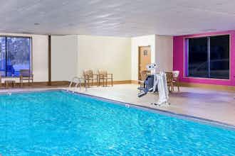 Hotel Baymont Waukesha photo 4