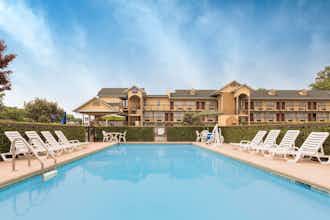 Hotel Baymont Sevierville photo 2