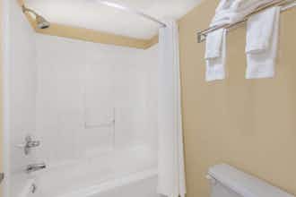 Hotel Baymont Sevierville photo 4