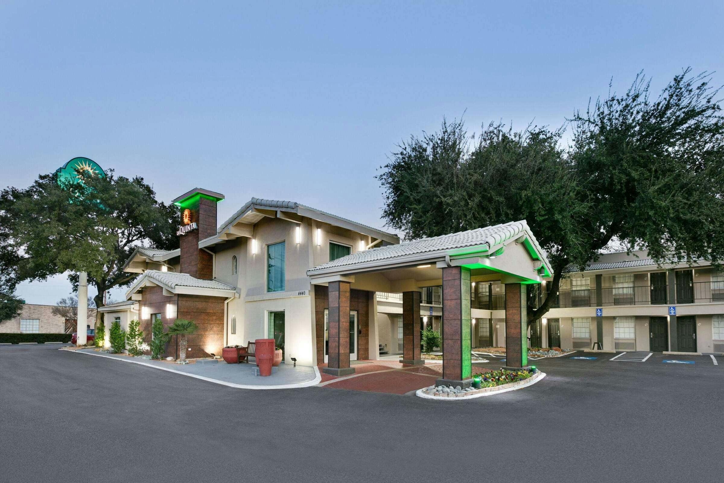 Hotel La Quinta Inn Dallas Uptown photo 1