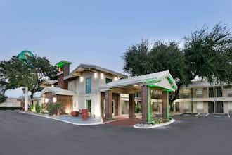 Hotel La Quinta Inn Dallas Uptown photo 1