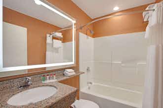 Hotel Ramada Bronx photo 4