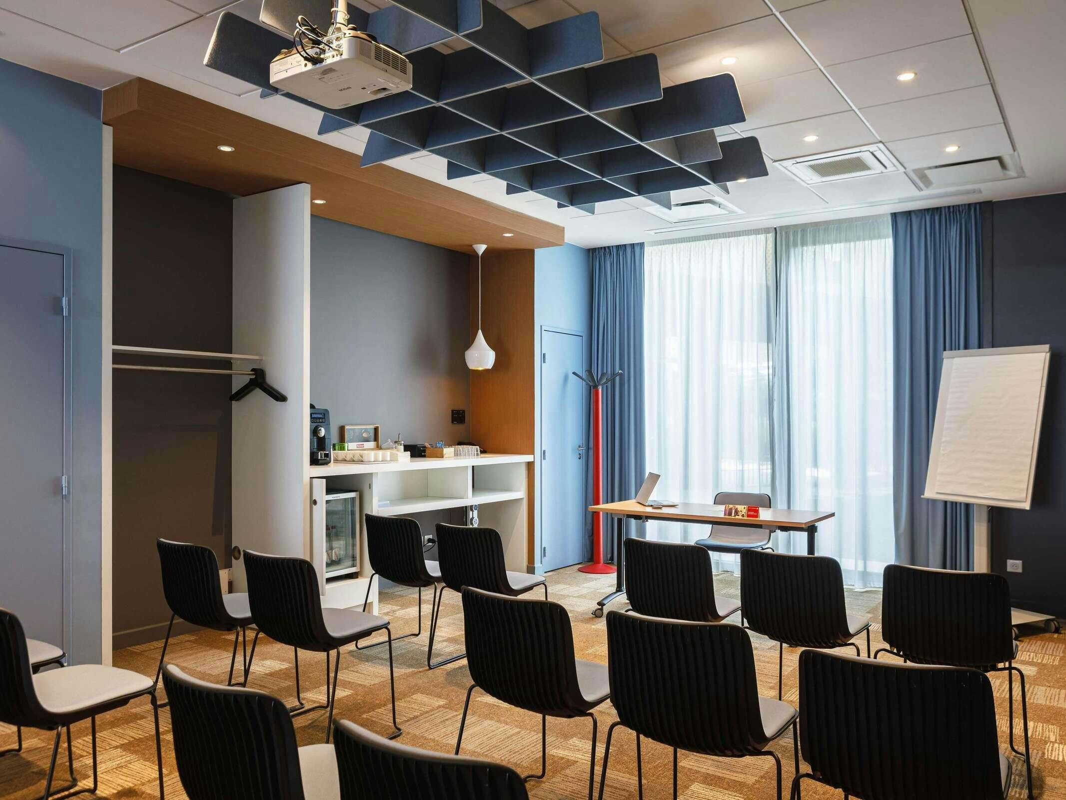 Hotel Ibis Lyon Carré De Soie photo 2