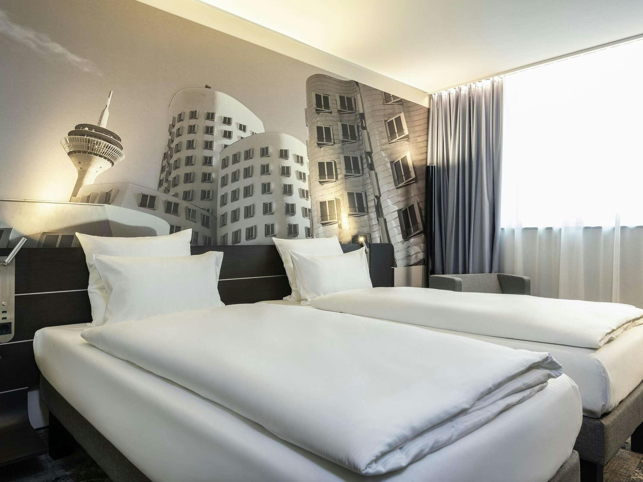 Hotel Novotel Dusseldorf Airport photo 2