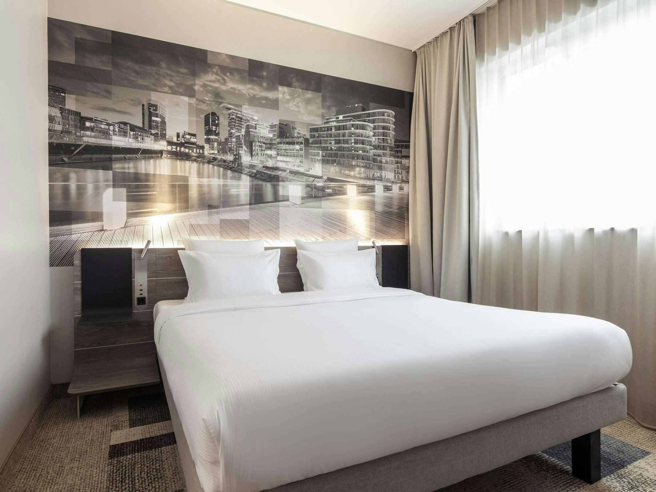 Hotel Novotel Dusseldorf Airport photo 4