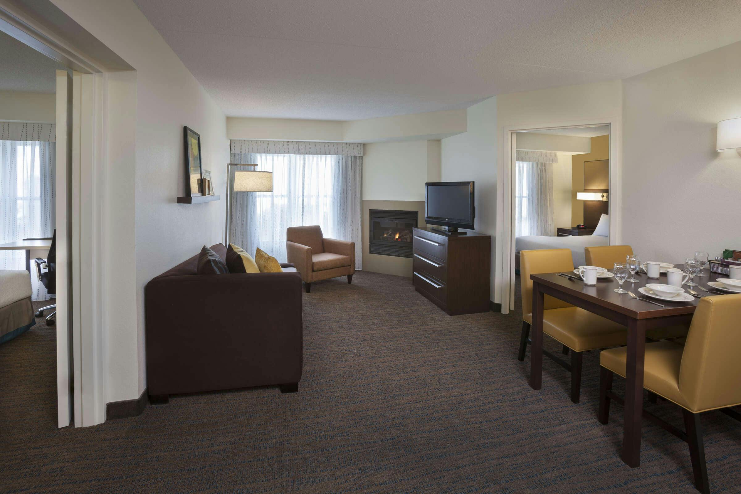 Hotel Cambridge Suites Hotel - Mississauga photo 3