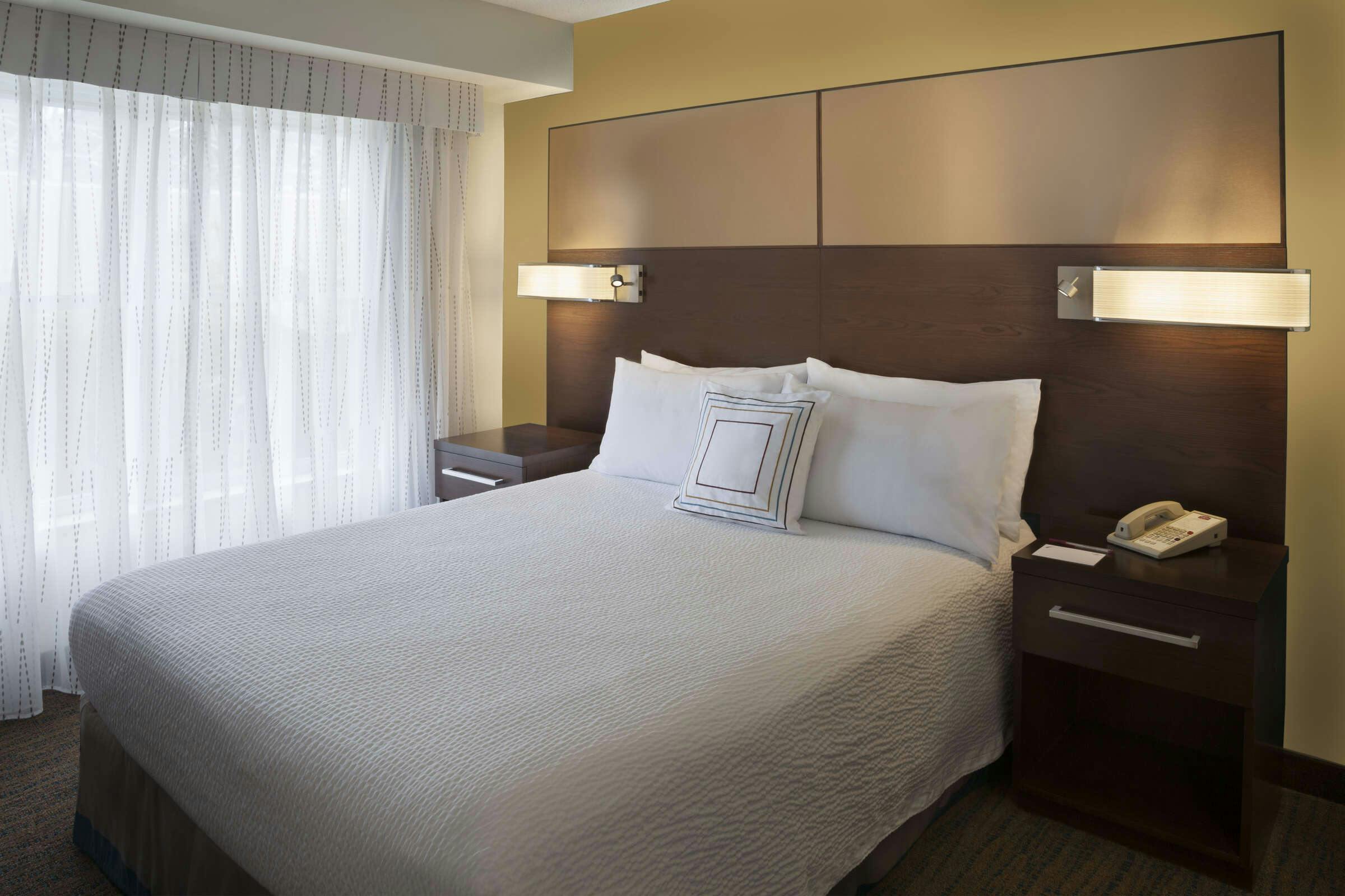 Hotel Cambridge Suites Hotel - Mississauga photo 1