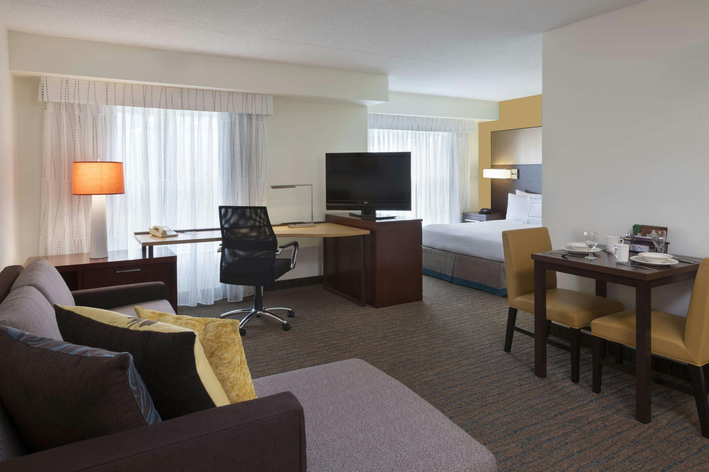 Hotel Cambridge Suites Hotel - Mississauga photo 2