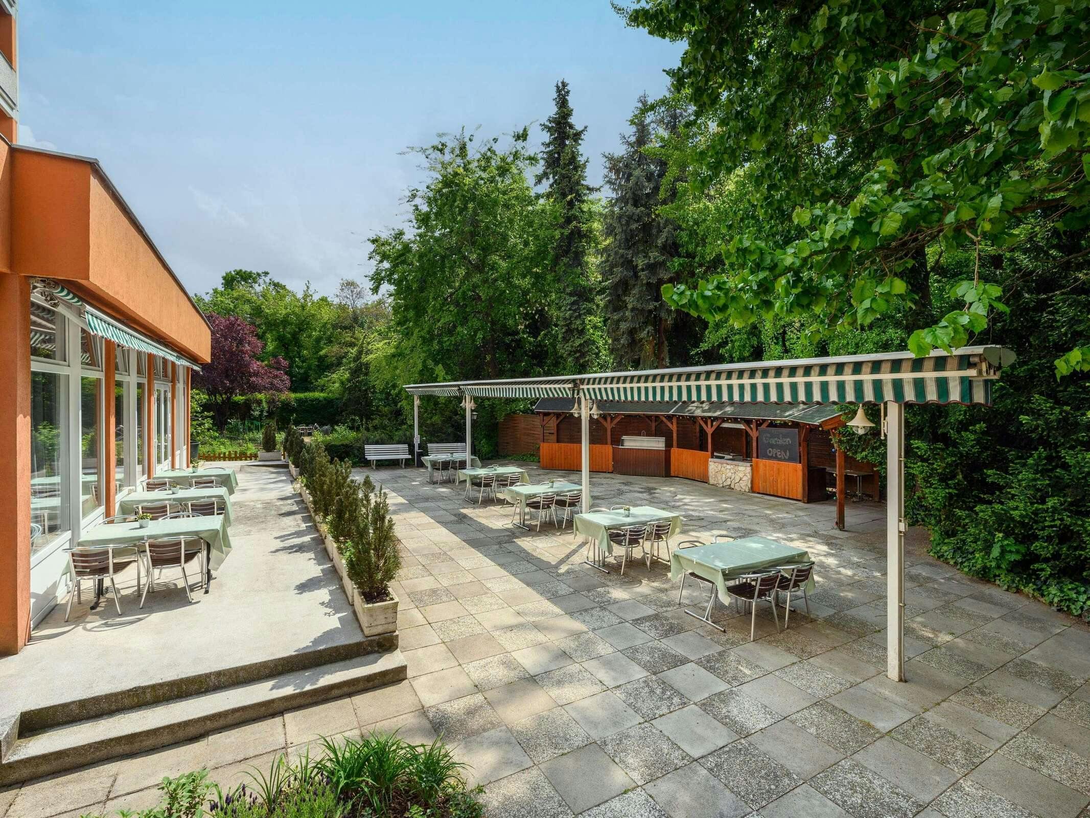 Hotel Ibis Budapest Citysouth photo 1
