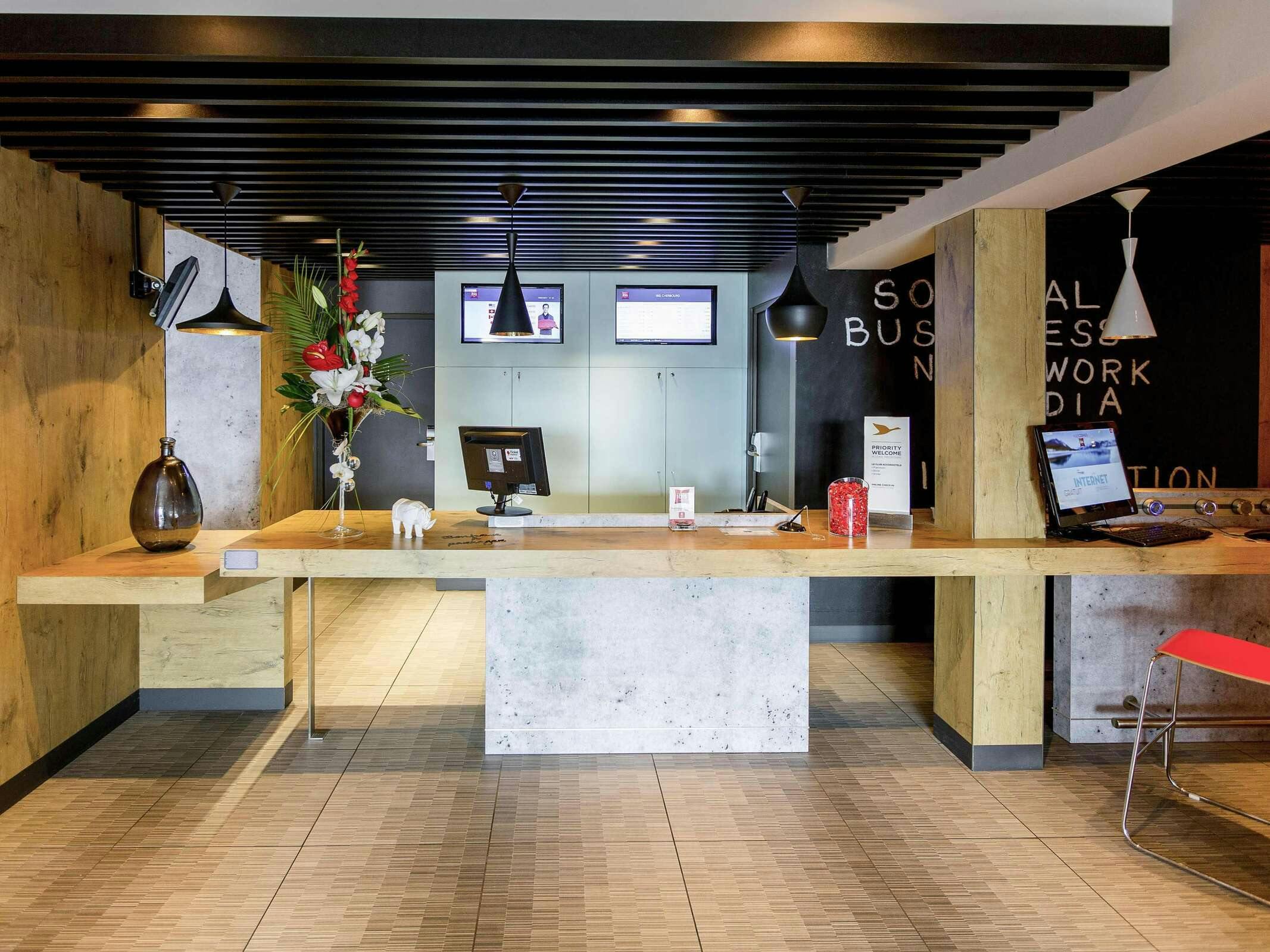 Hotel Ibis Cherbourg La Glacerie photo 2