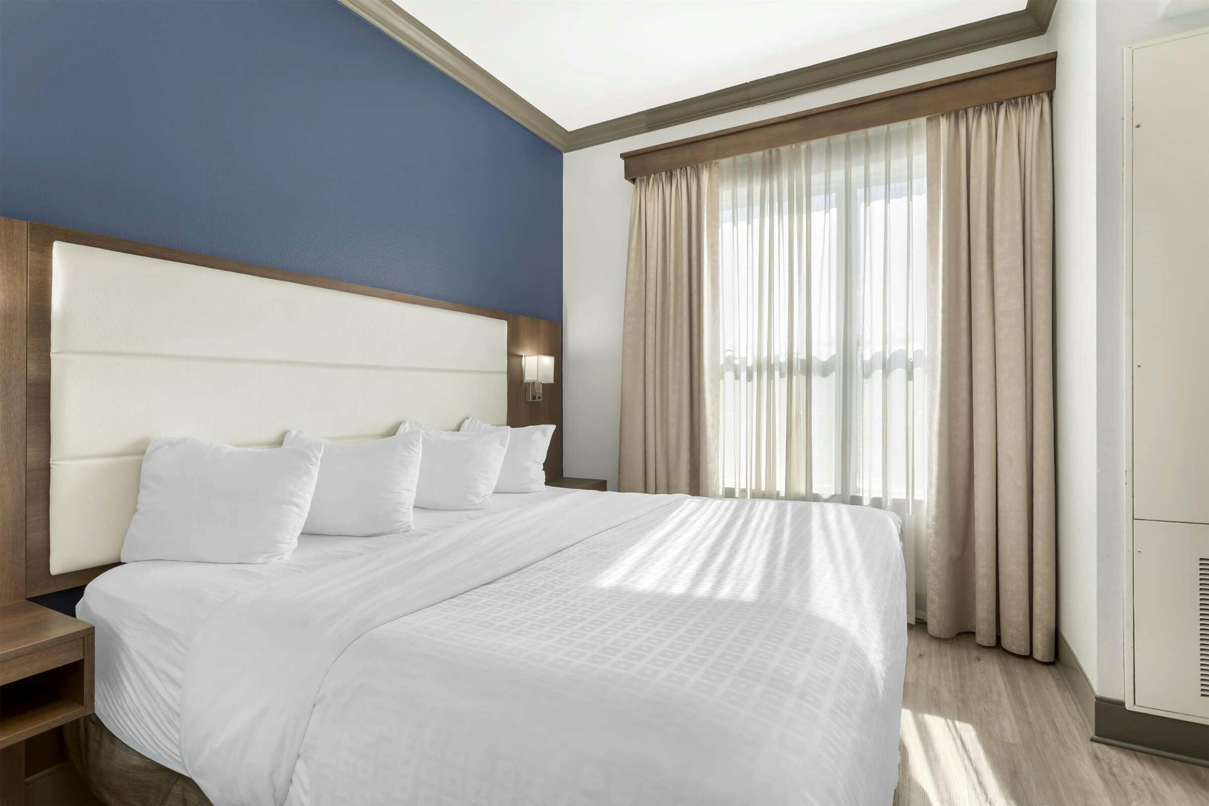 Hotel Best Western Plus First Coast Inn & Suites photo 4