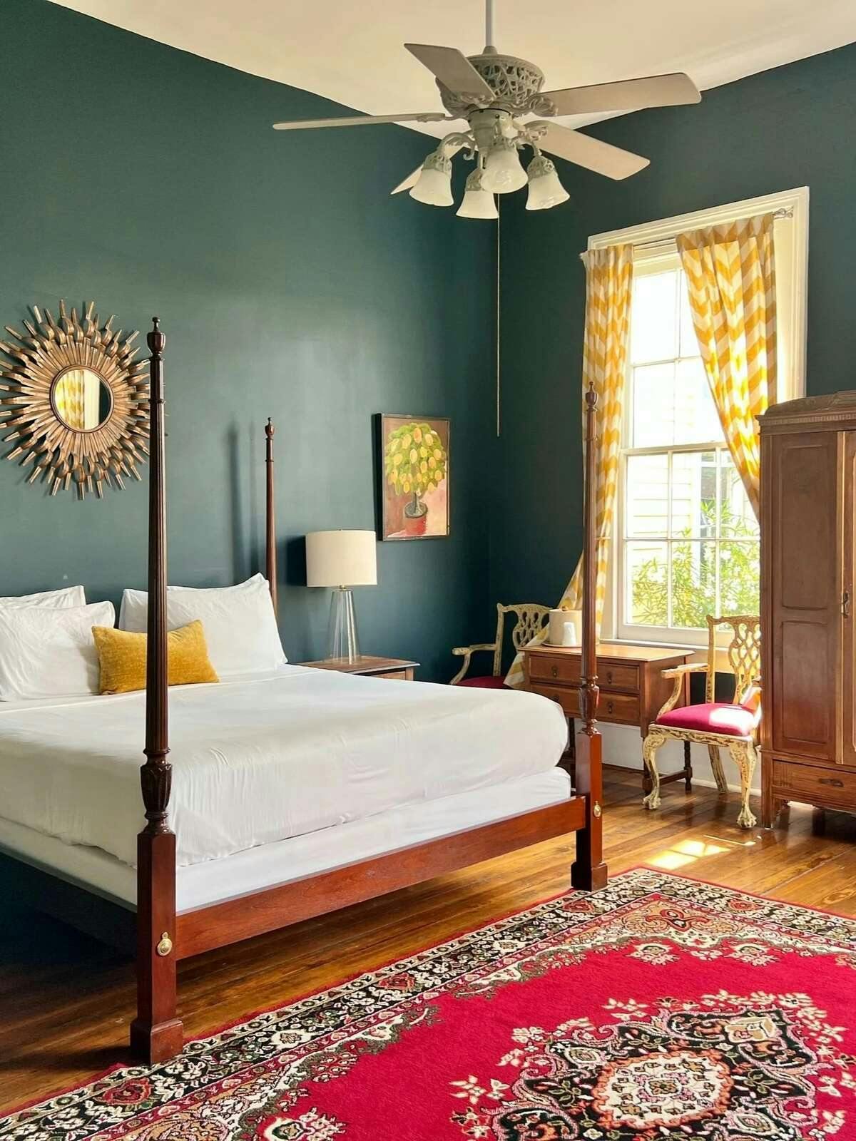 Creole Gardens Guesthouse & Inn