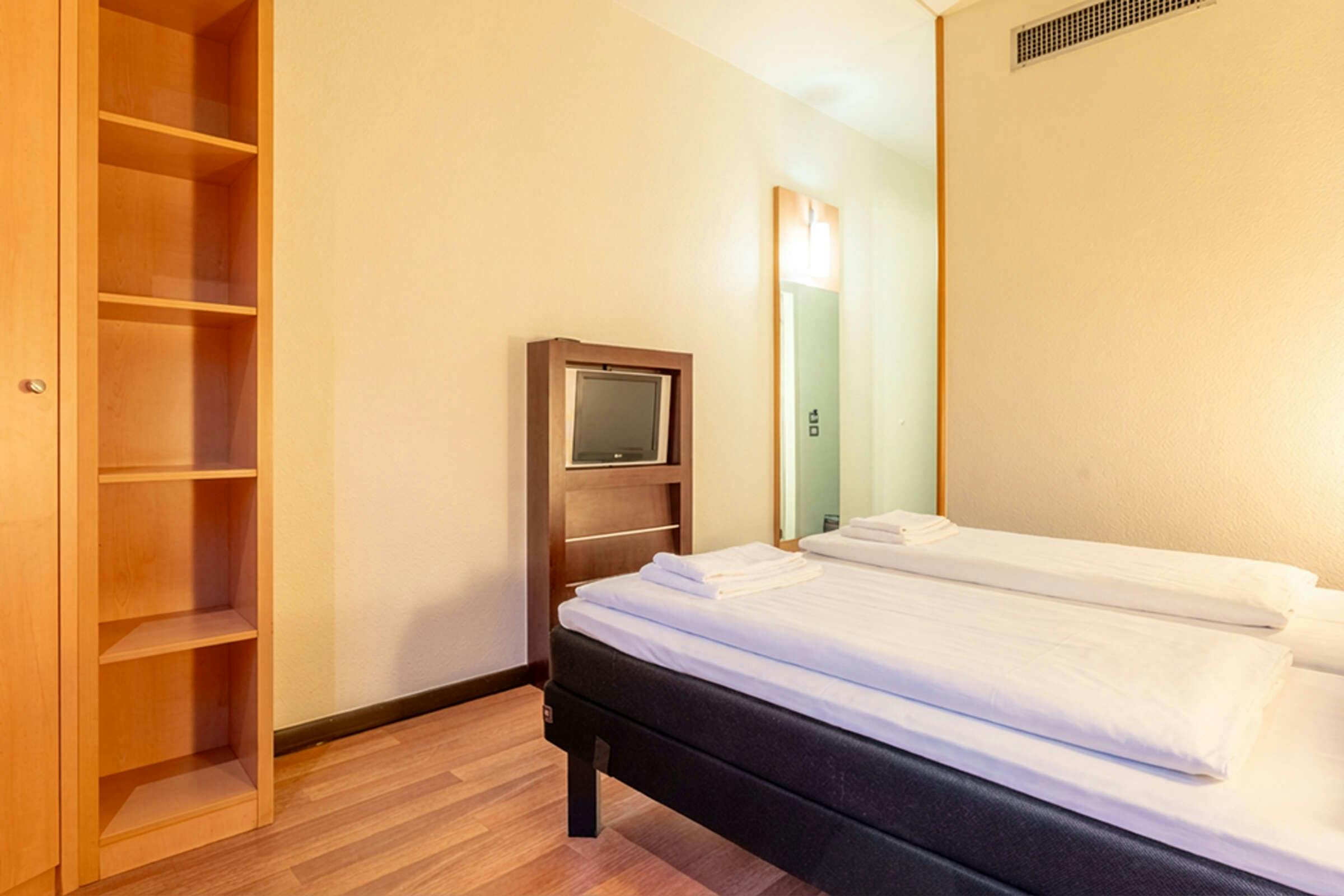 Hotel a&o Milano Ca Granda photo 4