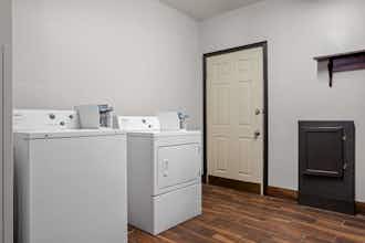 Hotel Red Roof Inn & Suites Tomah photo 4