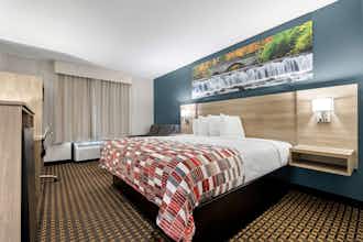 Hotel Red Roof Inn & Suites Tomah photo 1