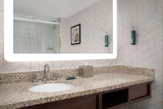 Hotel Doubletree by Hilton Philadelphia Airport photo 1