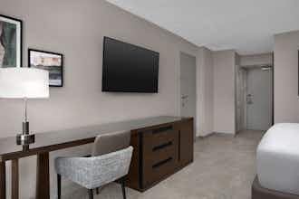 Hotel Doubletree by Hilton Philadelphia Airport photo 3