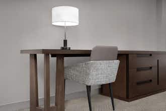 Hotel Doubletree by Hilton Philadelphia Airport photo 4