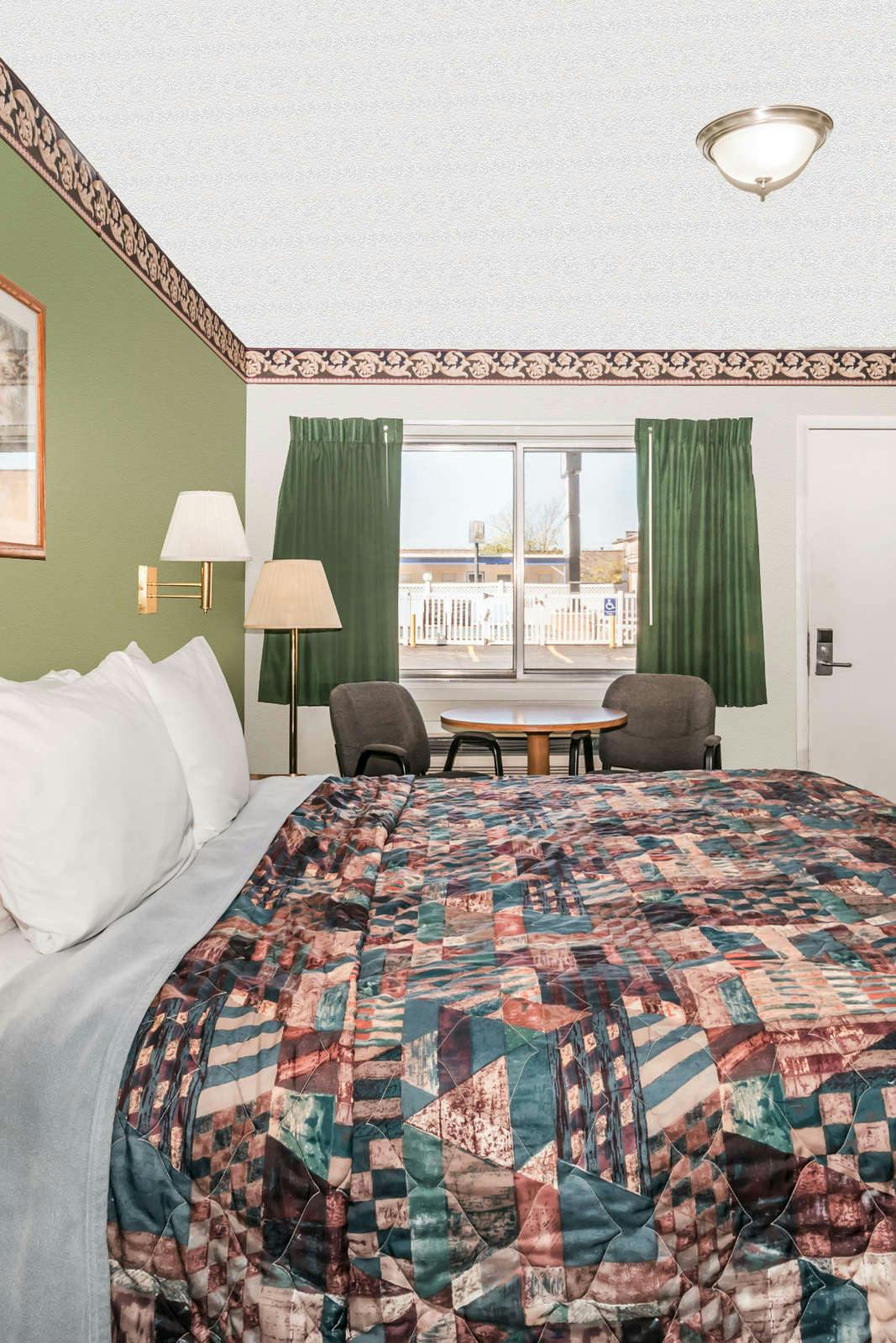 Hotel Knights Inn Ottawa photo 2
