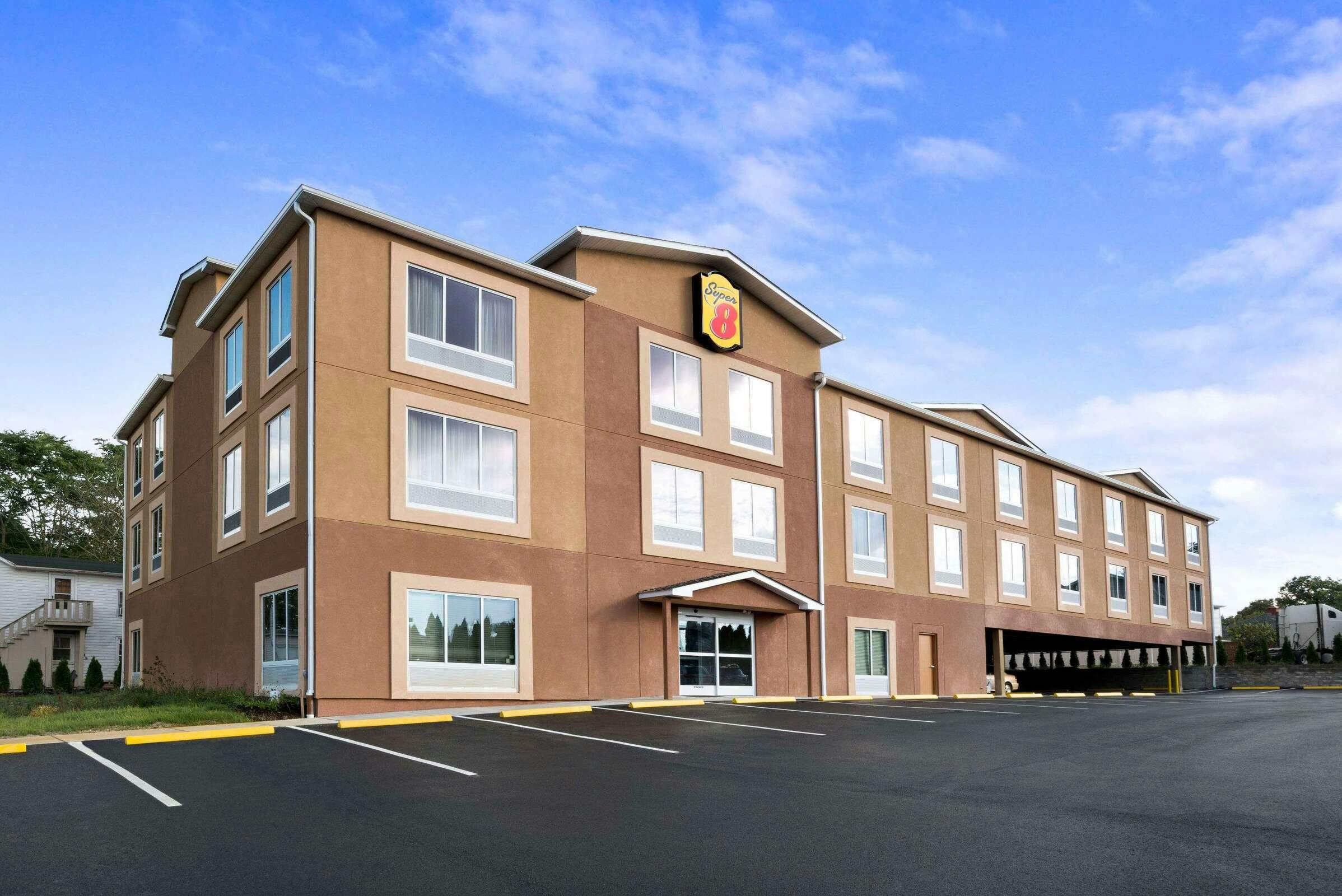 Super 8 Hershey Chocolate Ave