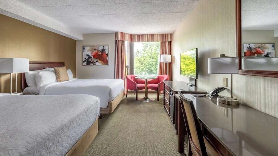 Hotel Hotel WelcomINNS Montreal-Boucherville photo 2