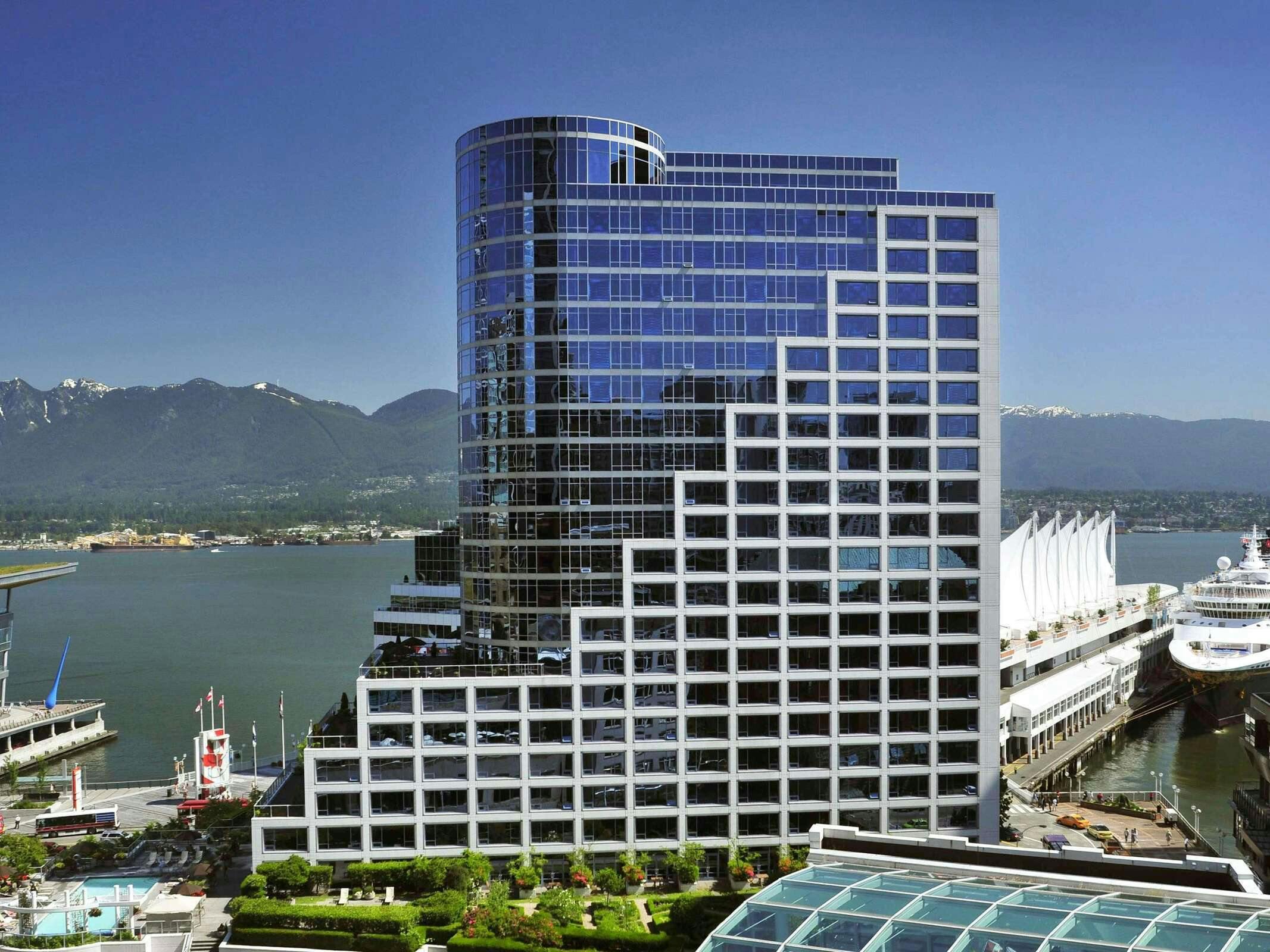 Hotel The Fairmont Waterfront photo 2