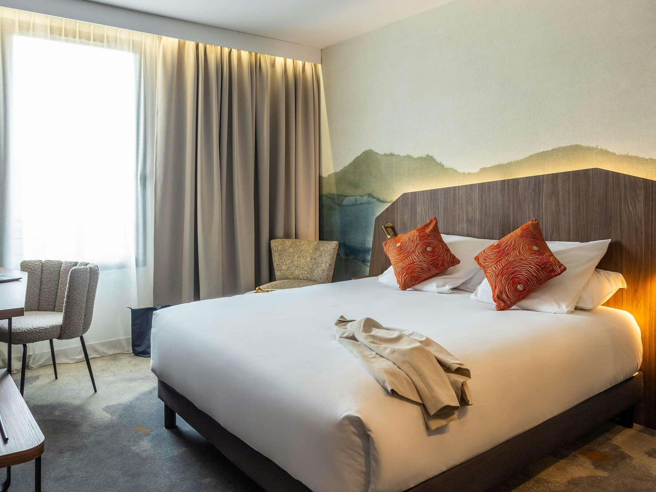 Hotel Mercure Aix En Provence La Duranne Gare Tgv photo 4