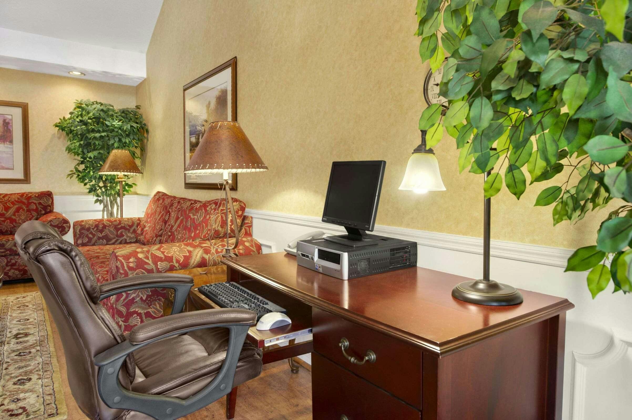 Hotel Baymont Warner Robins photo 2