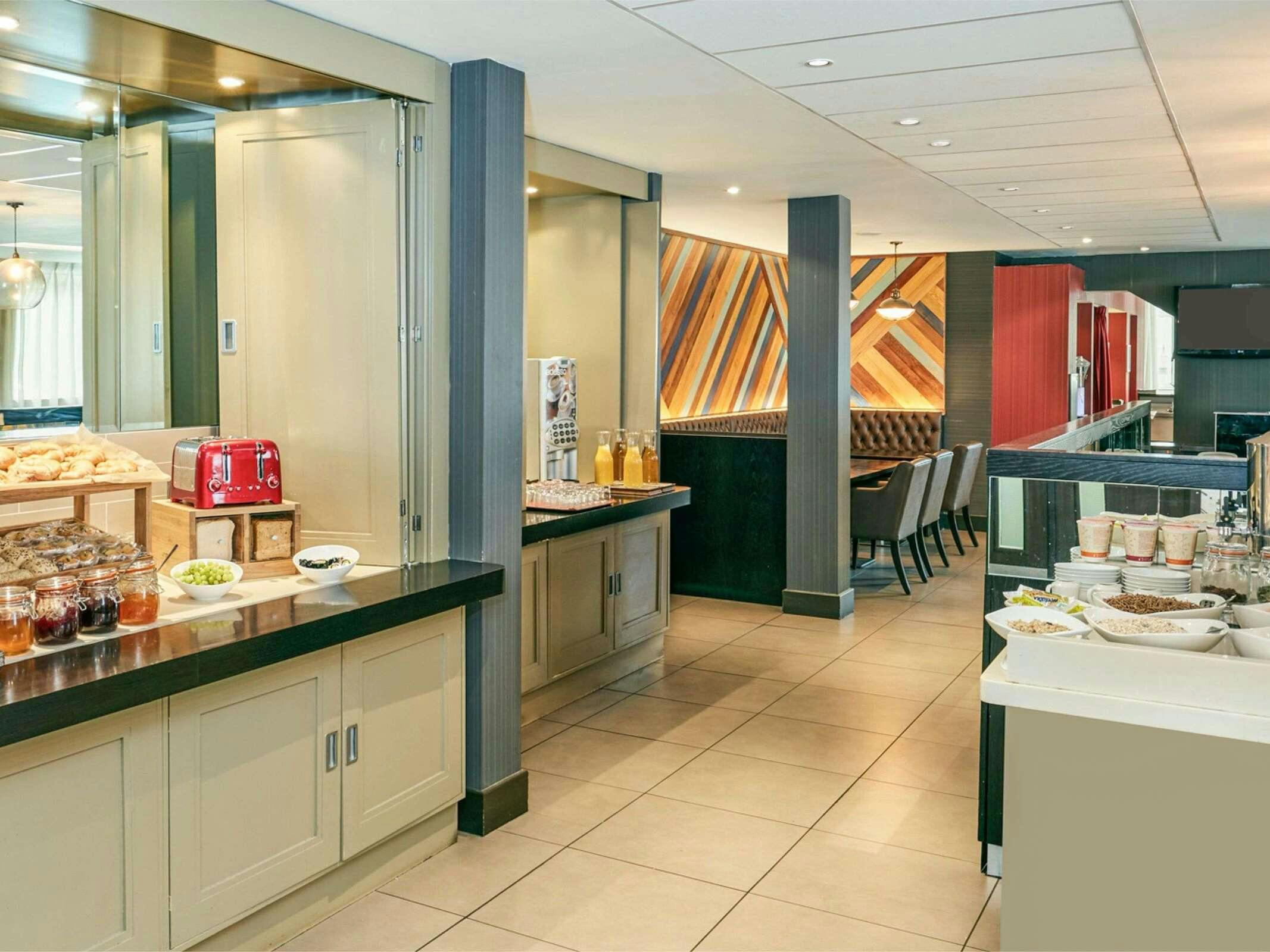 Hotel Ibis Belfast Queens Quarter photo 3
