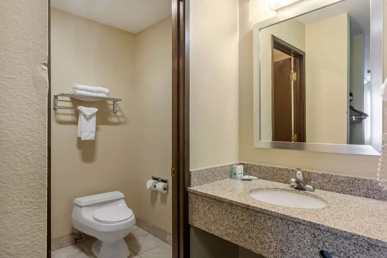 Hotel Quality Inn Ontario photo 3