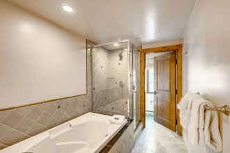 Hotel Gravity Haus Vail photo 2