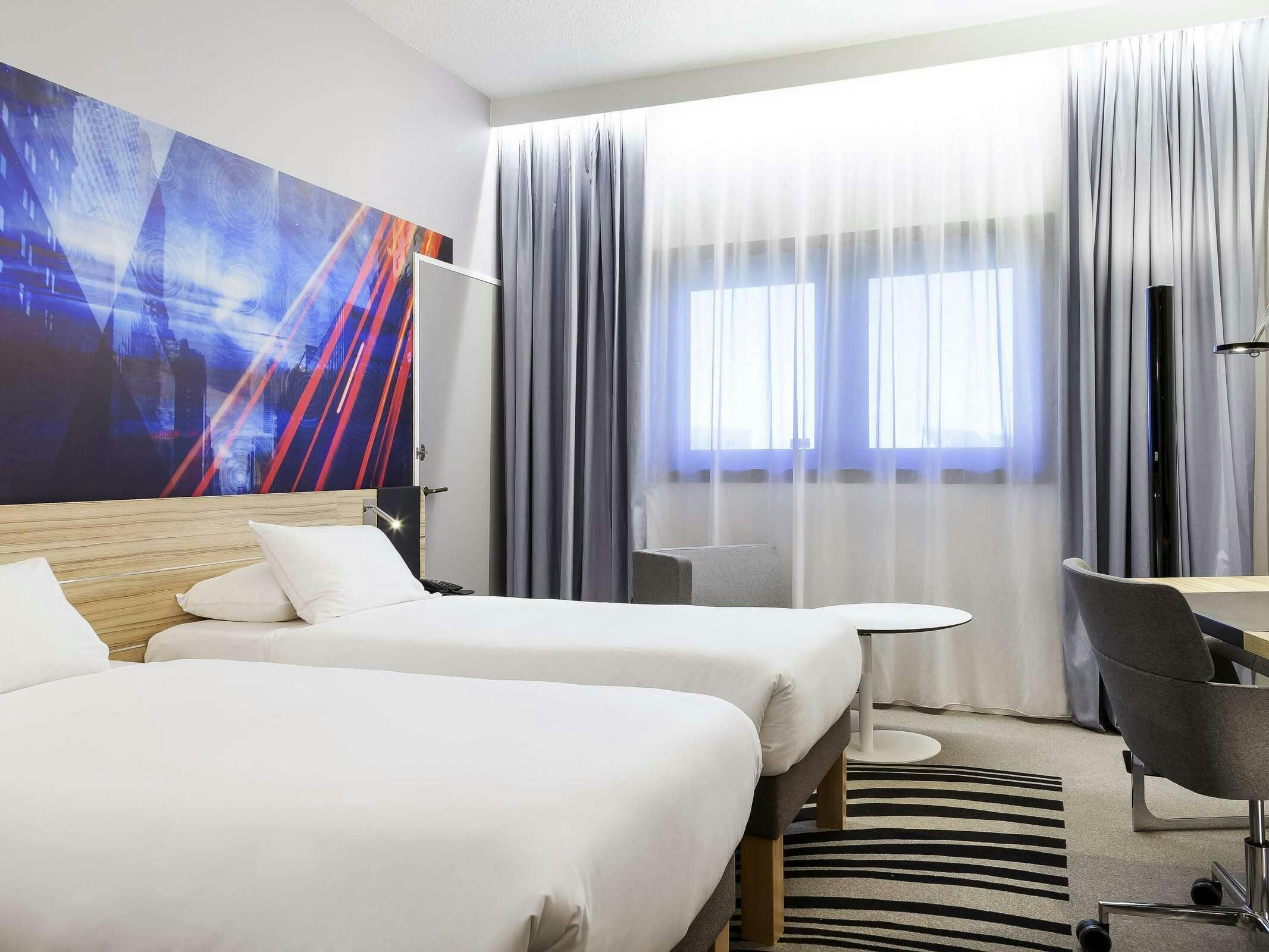 Hotel Novotel Tours Centre Gare photo 3