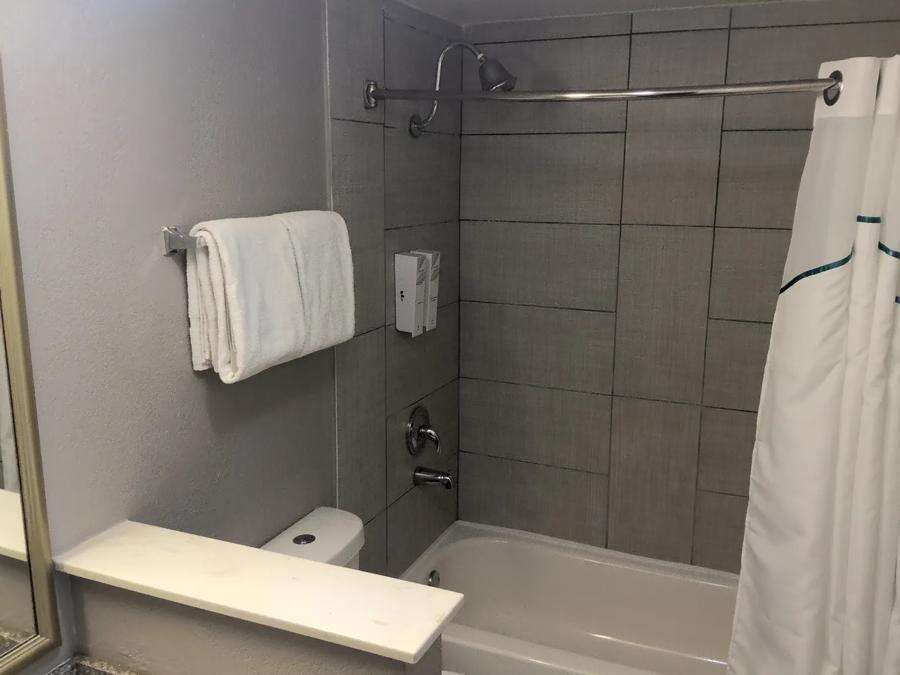 Hotel HomeTowne Studios by Red Roof Birmingham - Highway 280 photo 4