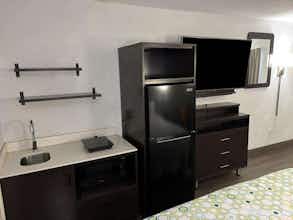 Hotel HomeTowne Studios by Red Roof Birmingham - Highway 280 photo 3