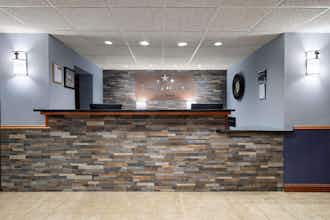 Hotel AmericInn Baldwin photo 2