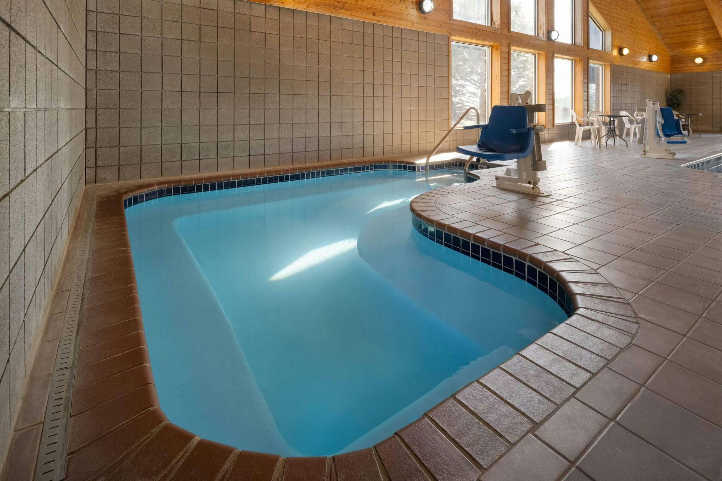 Hotel AmericInn Baldwin photo 5
