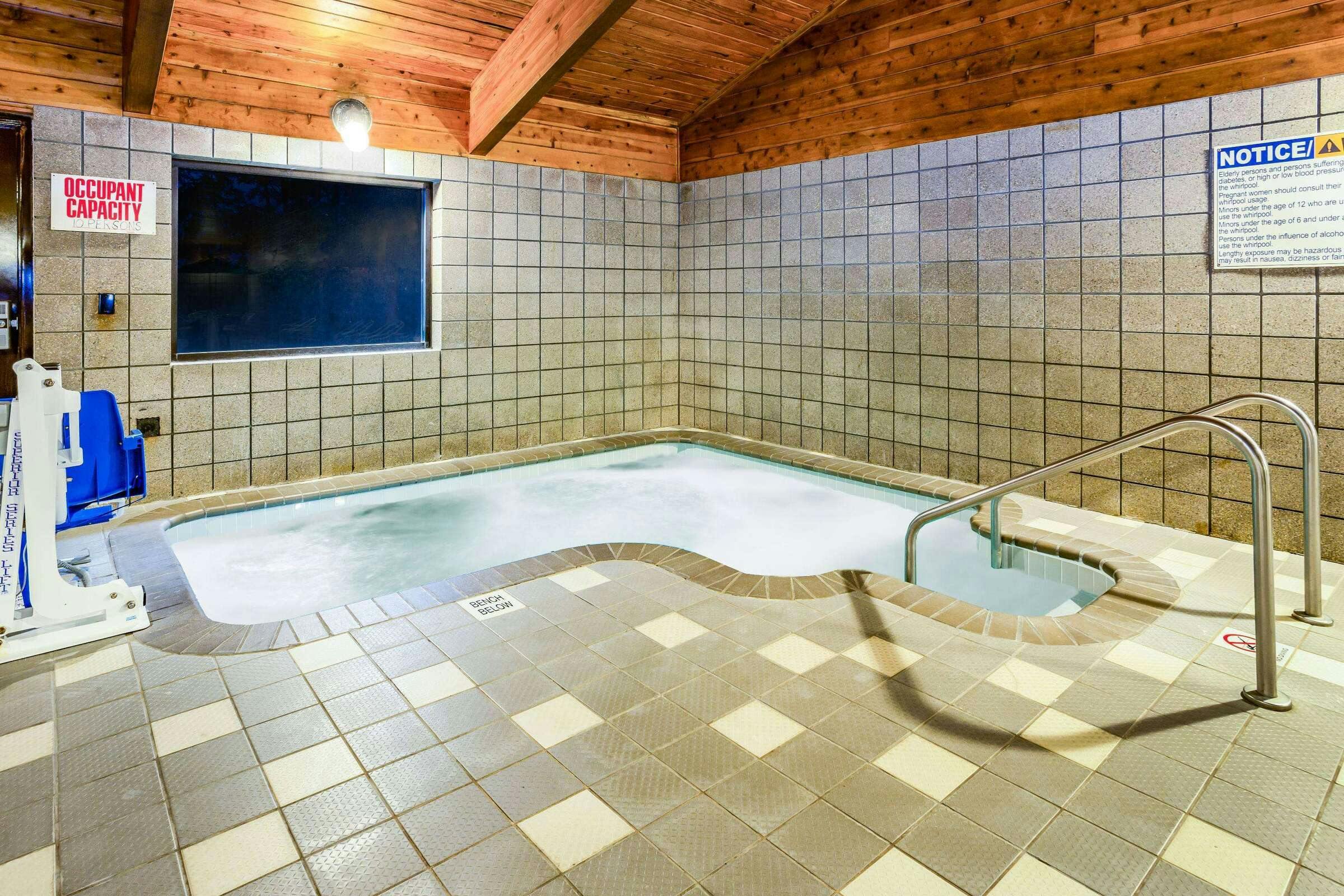 Hotel AmericInn Menomonie photo 5