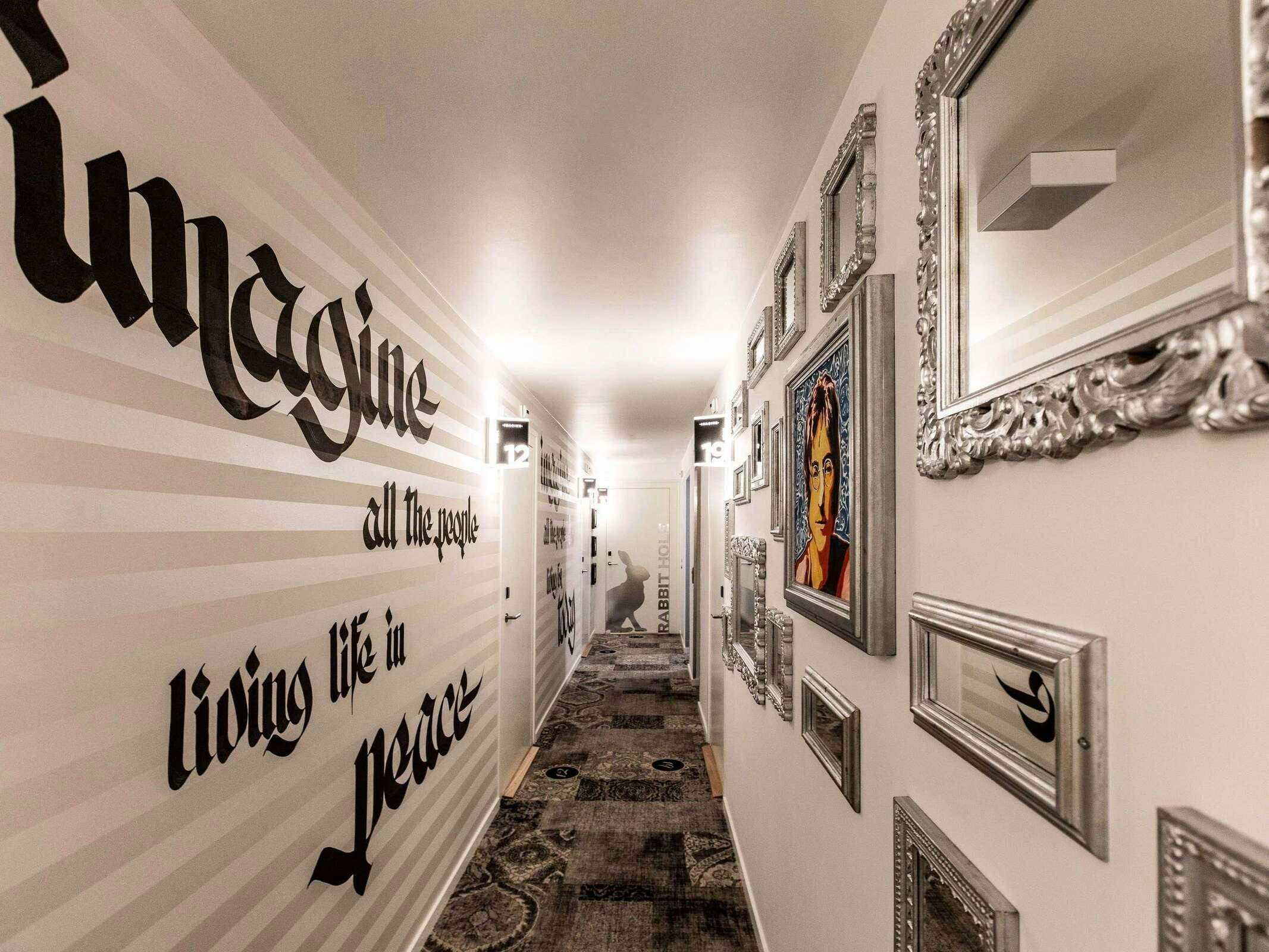 Hotel Ibis Styles Lausanne Center Mad House photo 2