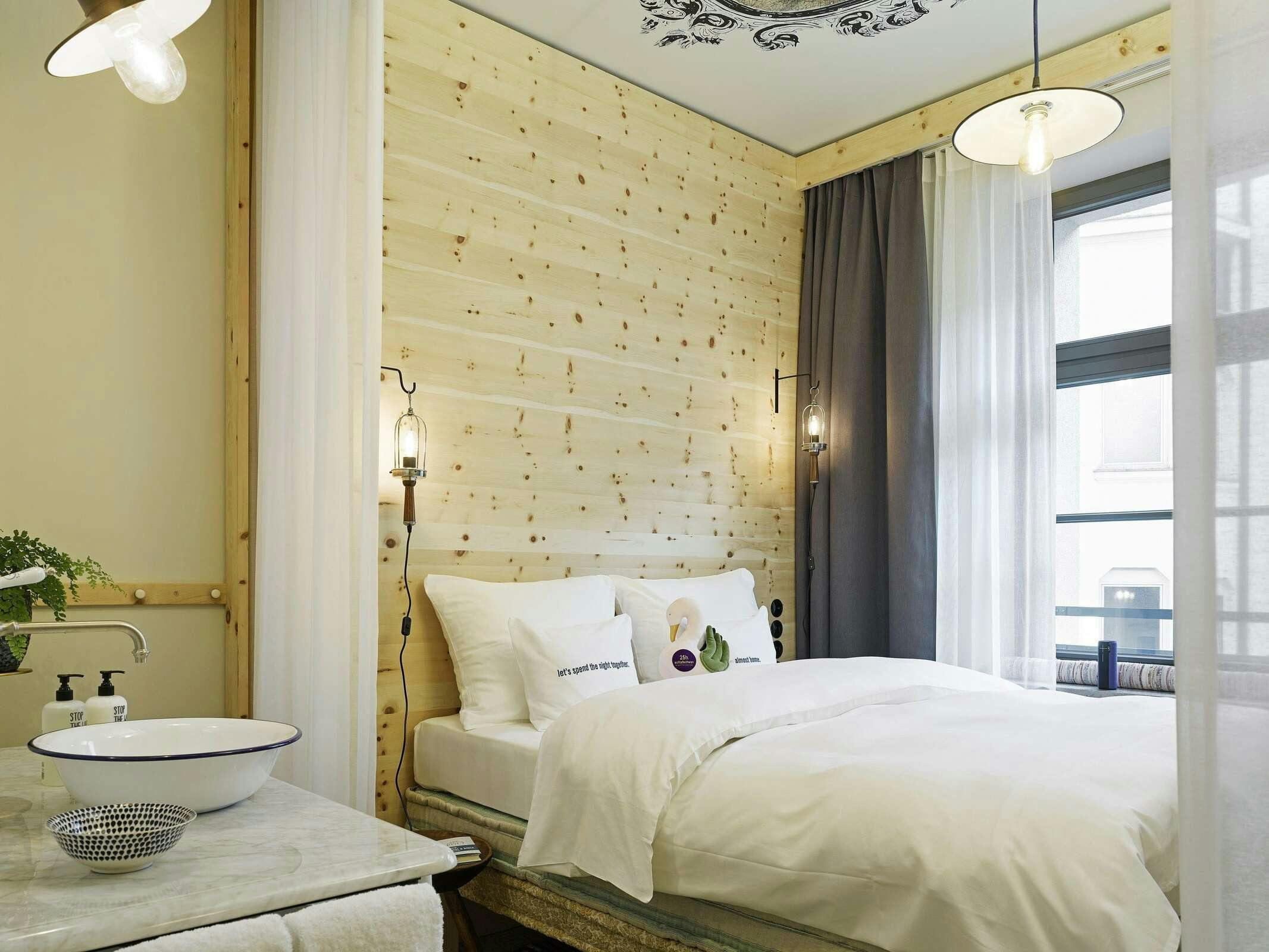 Hotel 25hours Hotel Muenchen The Royal Bavarian photo 4