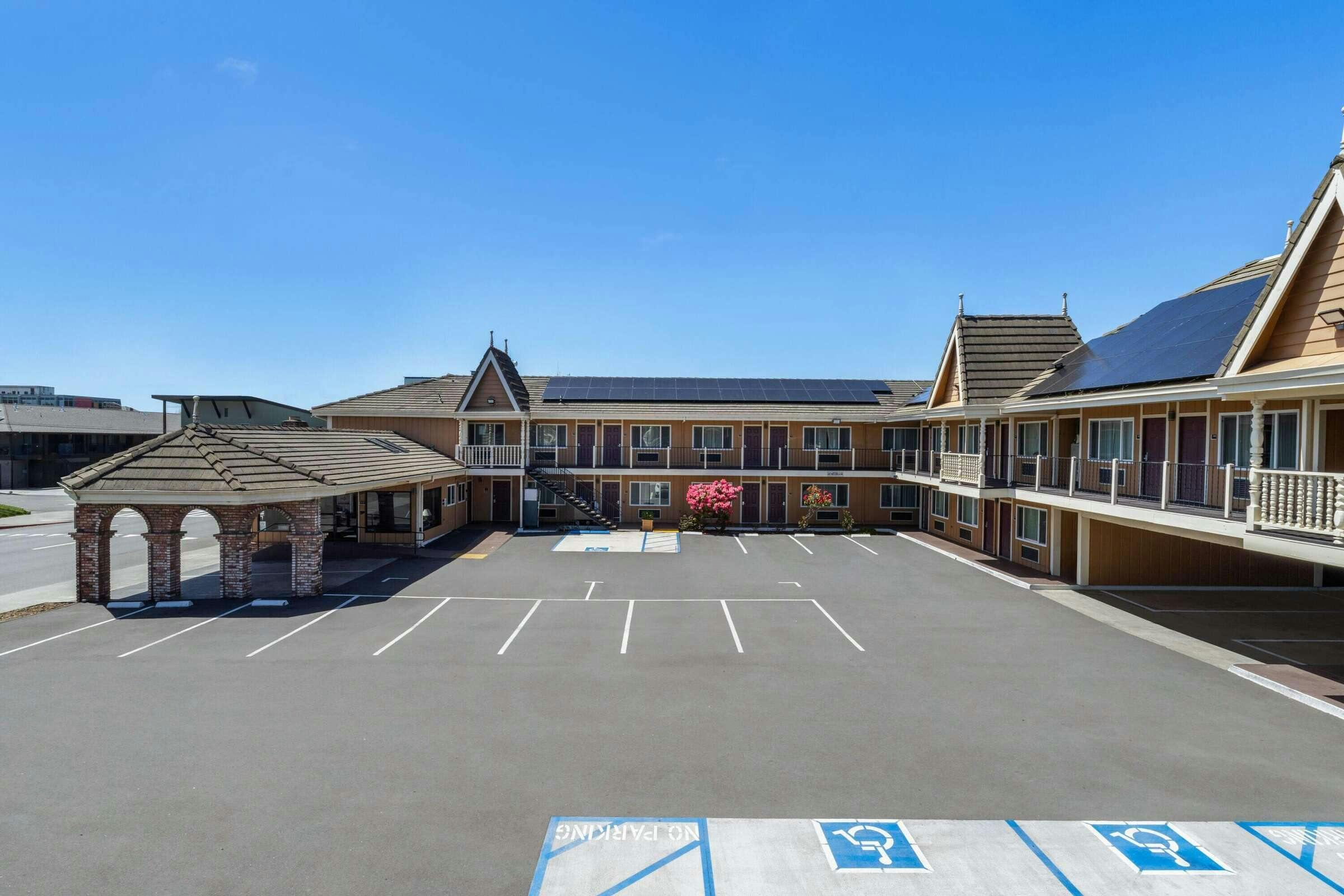 Ramada Bayside Inn and Suites