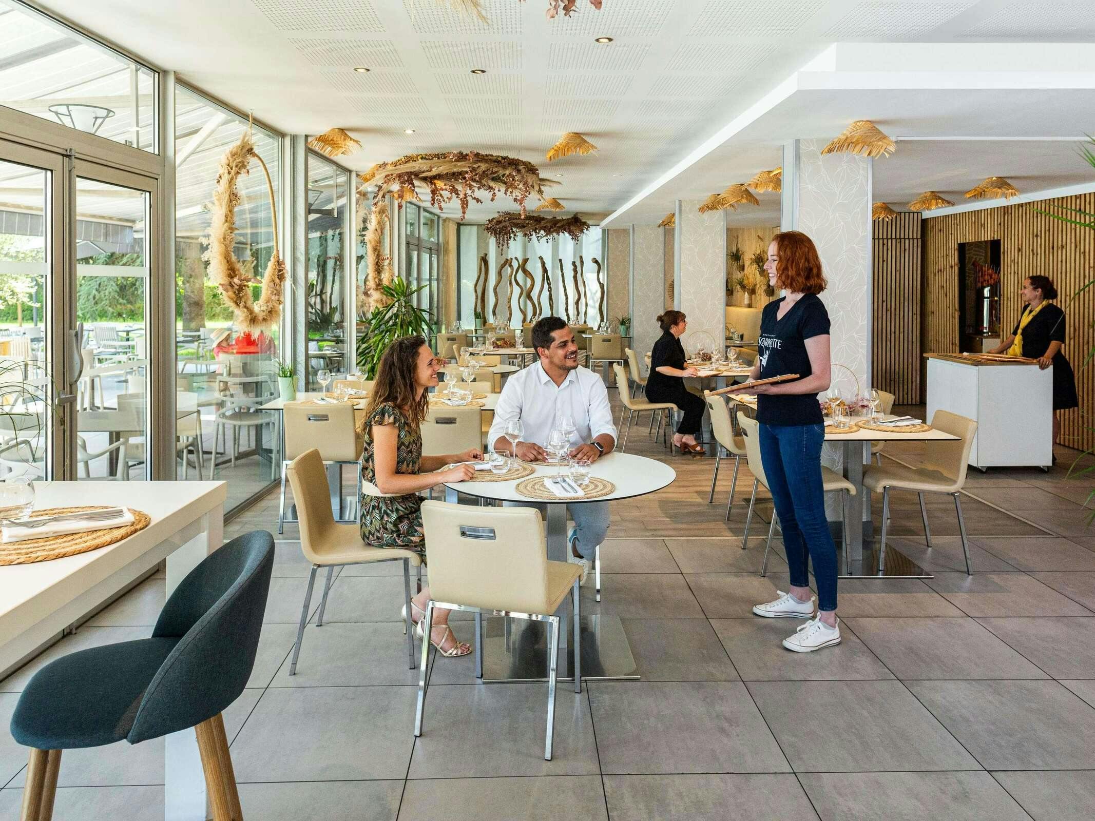 Hotel Novotel Pau Lescar photo 2