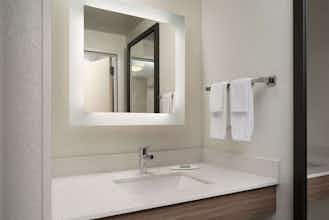 Hotel SpringHill Suites by Marriott Fort Myers Airport photo 4