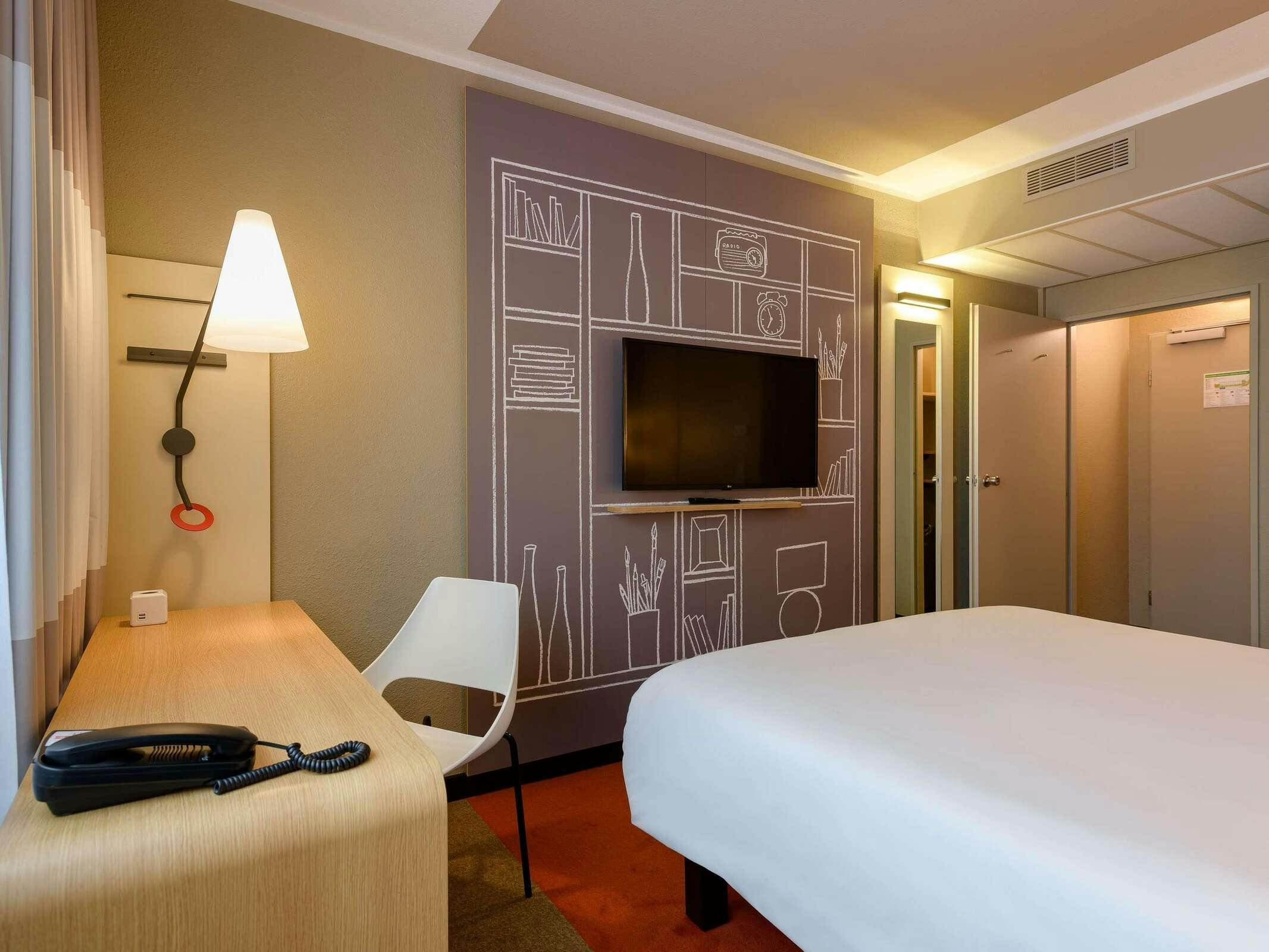 Hotel Ibis Nuernberg City Am Plaerrer photo 4