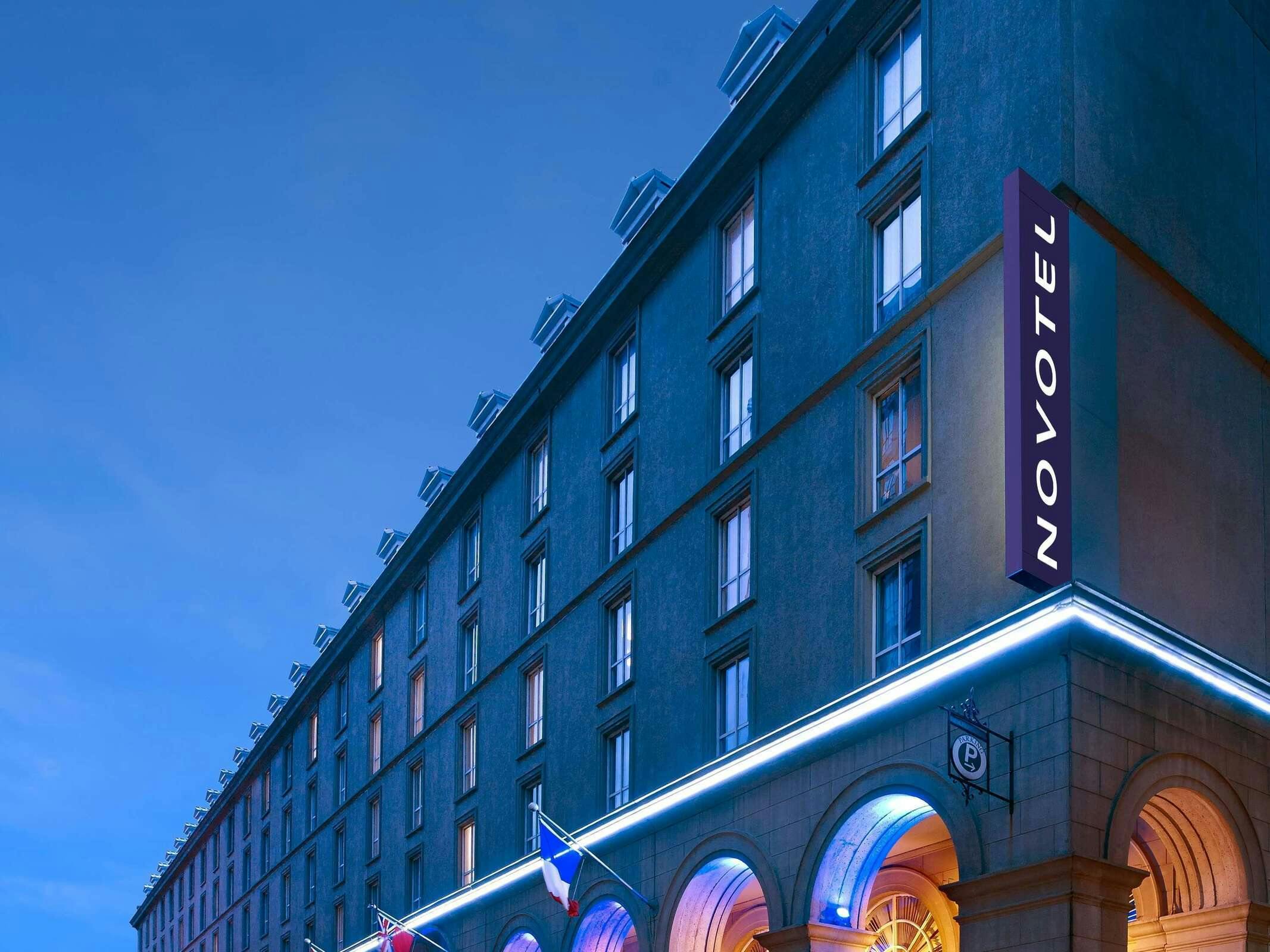 Hotel Novotel Toronto Centre photo 1